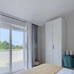 Magdalena Villa *