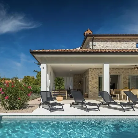 Magdalena Villa